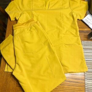 Mandala Yellow scrub set